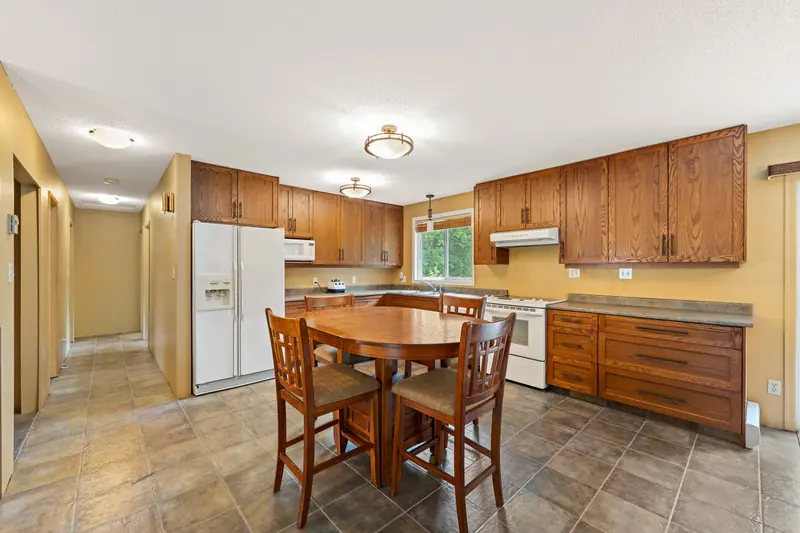 The kitchen and eating area